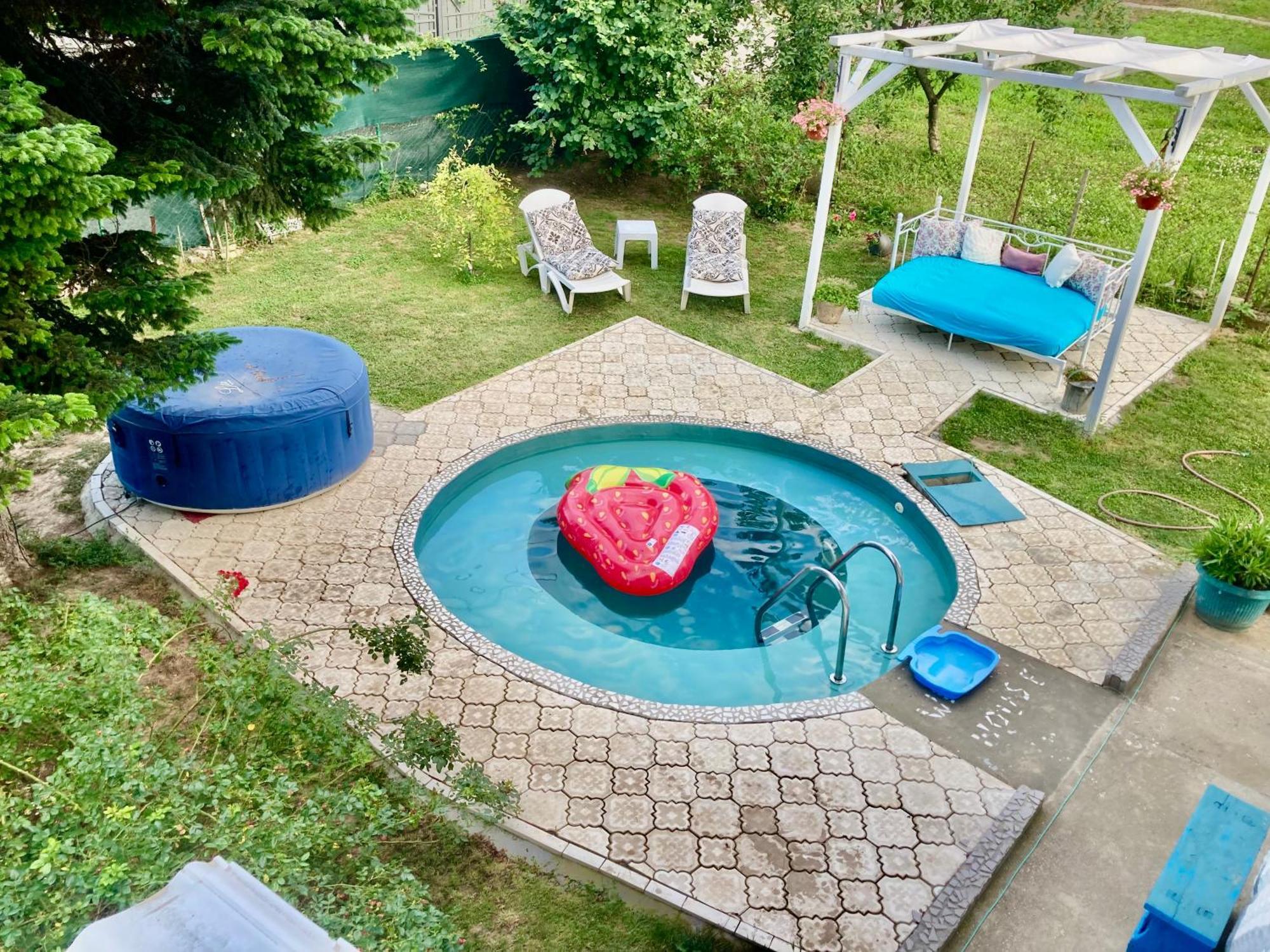 White House With Sauna And Jacuzzi Novi Sad Exterior photo